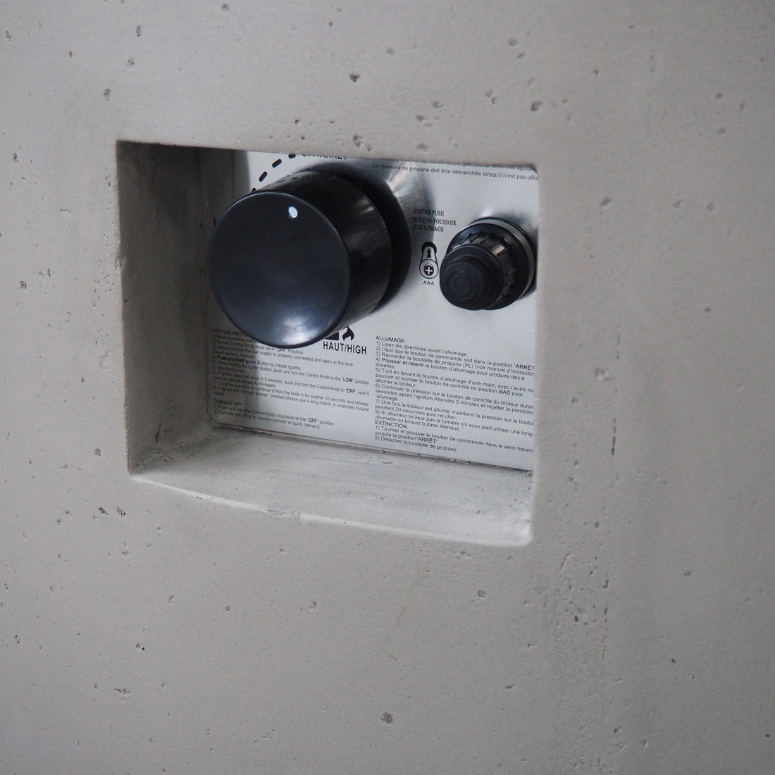 Light Grey Magnesium Oxide 31' Round Fire Pit with 40,000 BTU for